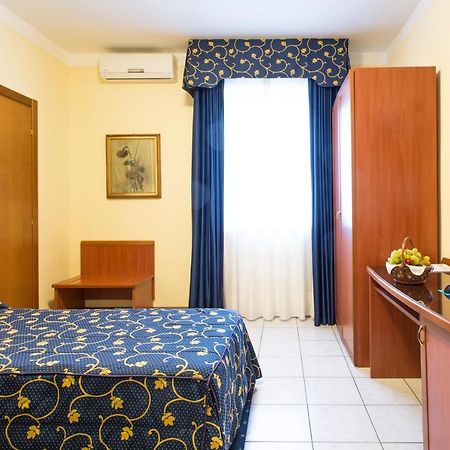 Hotel Ristorante Paladini Carisio Екстер'єр фото