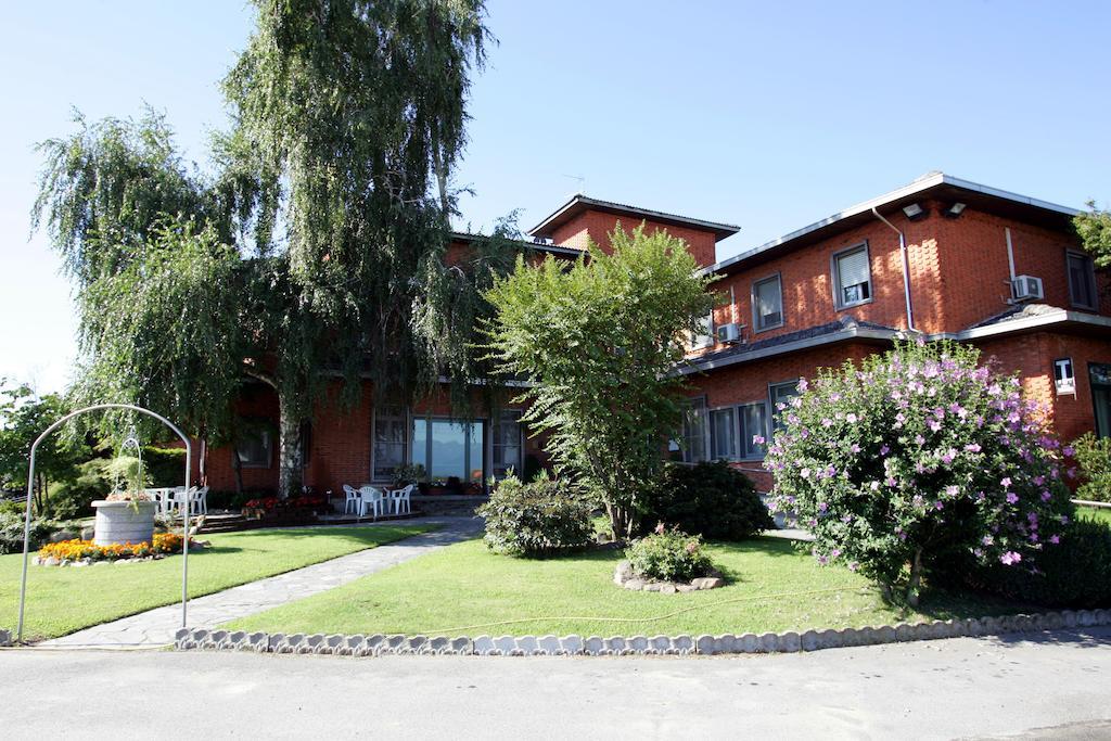 Hotel Ristorante Paladini Carisio Екстер'єр фото