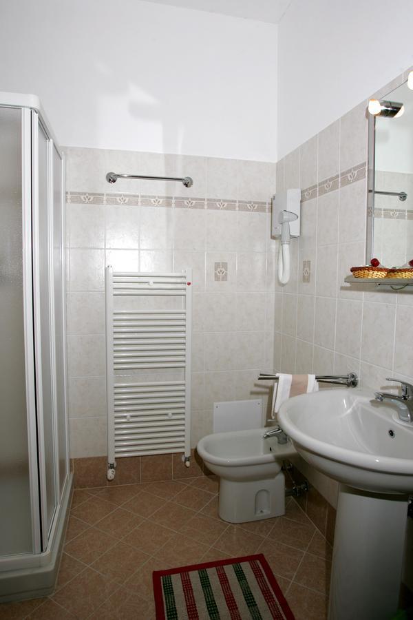 Hotel Ristorante Paladini Carisio Екстер'єр фото