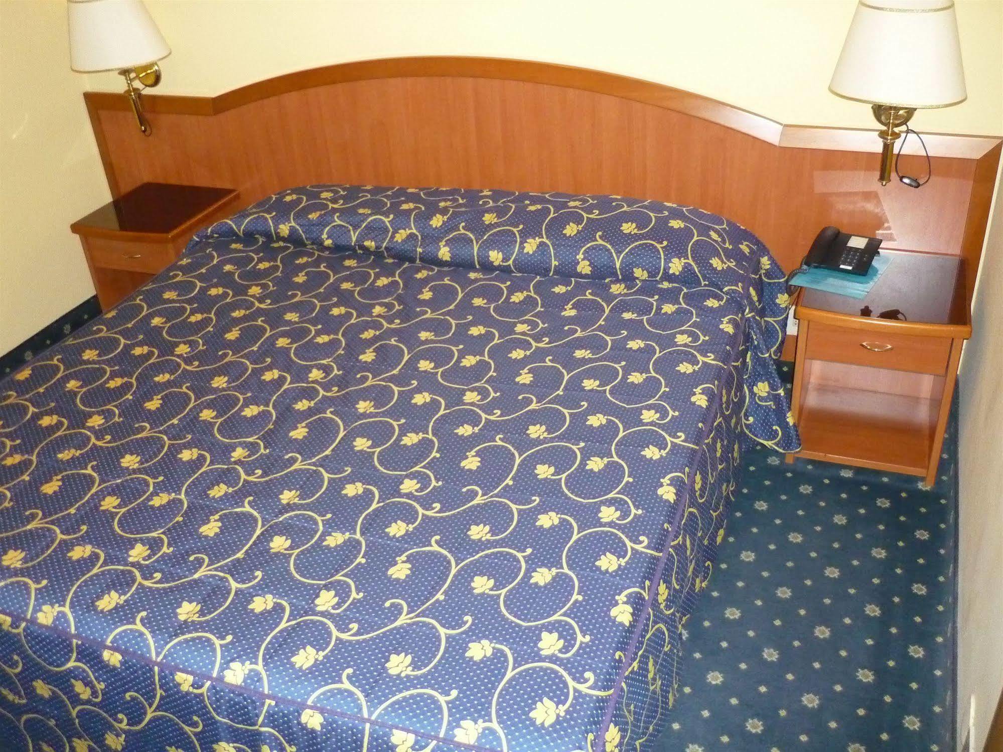 Hotel Ristorante Paladini Carisio Екстер'єр фото
