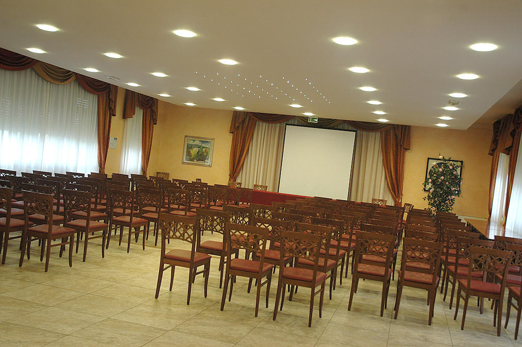 Hotel Ristorante Paladini Carisio Екстер'єр фото