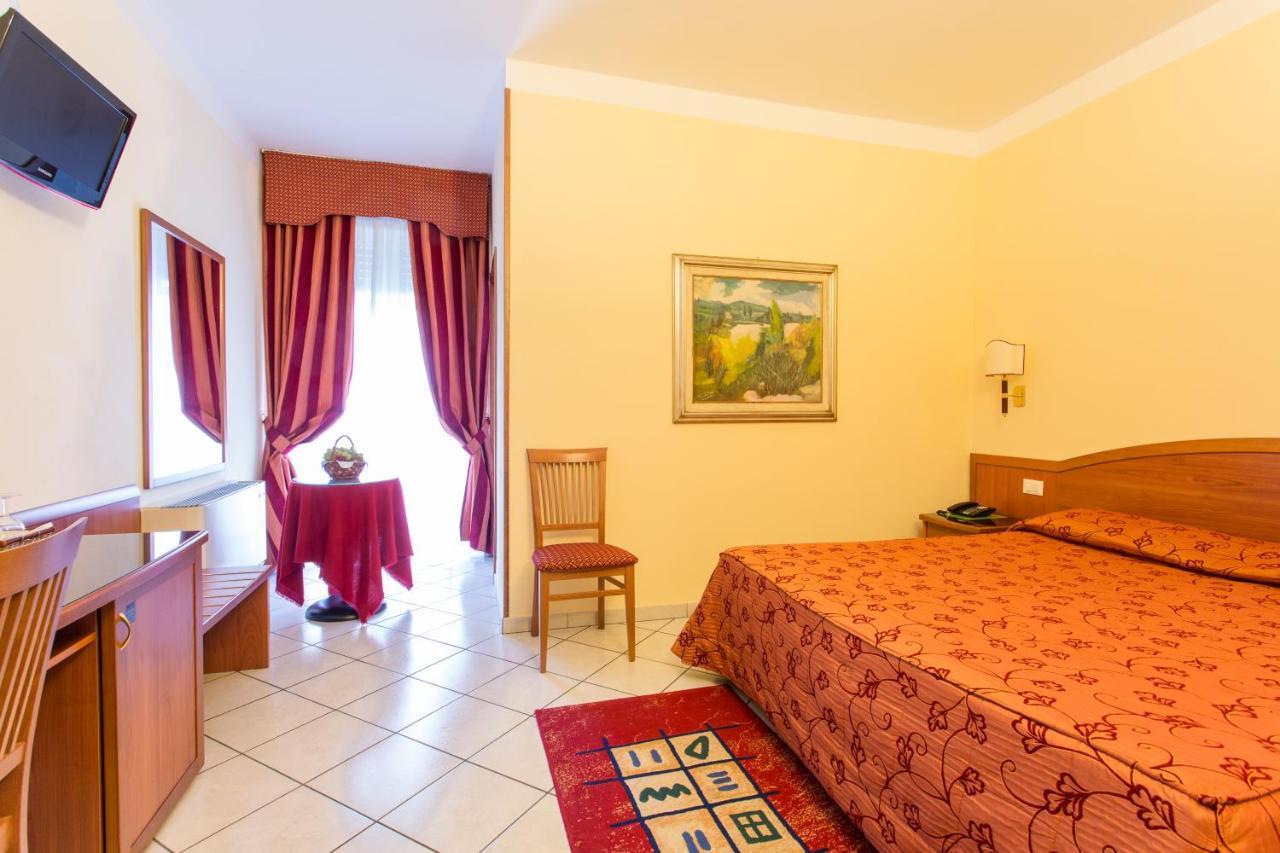 Hotel Ristorante Paladini Carisio Екстер'єр фото