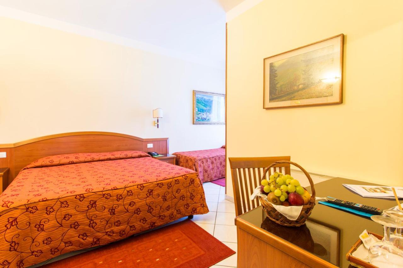 Hotel Ristorante Paladini Carisio Екстер'єр фото