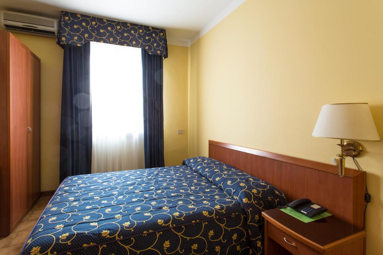 Hotel Ristorante Paladini Carisio Екстер'єр фото