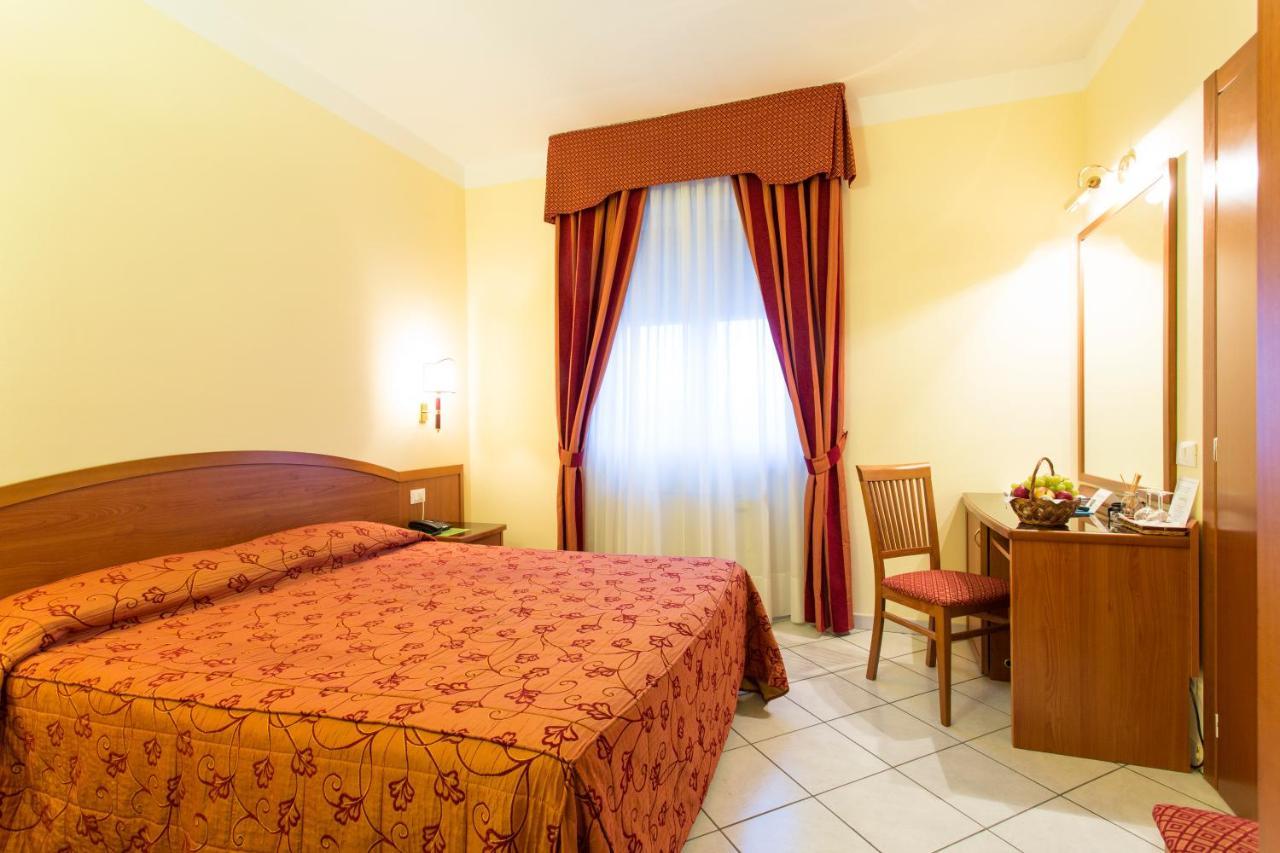 Hotel Ristorante Paladini Carisio Екстер'єр фото