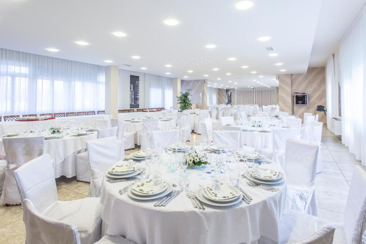 Hotel Ristorante Paladini Carisio Екстер'єр фото