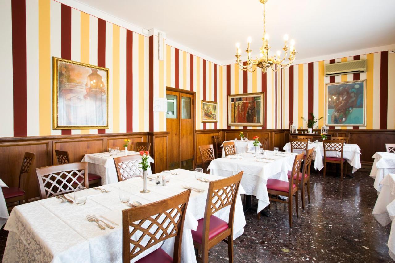Hotel Ristorante Paladini Carisio Екстер'єр фото